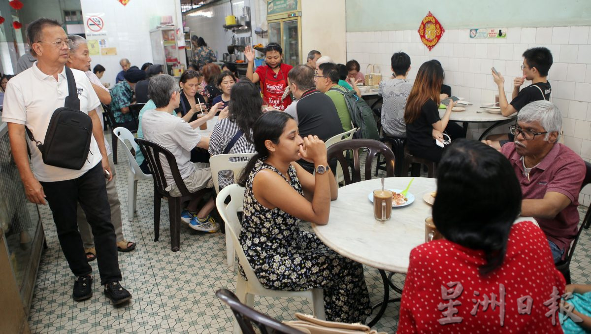  霹：封面主文／免签证措施刺激怡保餐饮业   中国游客激增