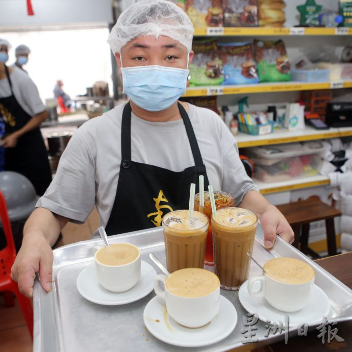  霹：封面主文／免签证措施刺激怡保餐饮业   中国游客激增