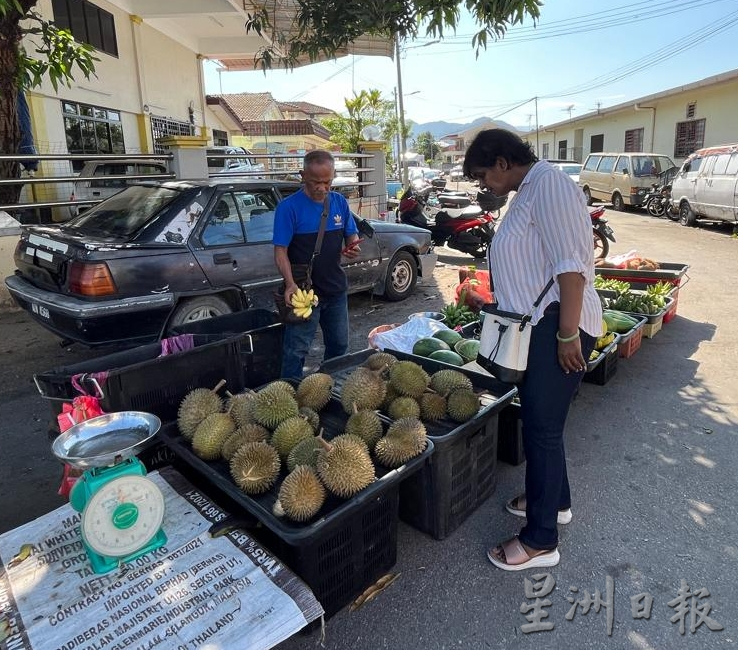 霹：封面主文／果王热卖 果后登场 本地水果丰收处处可见