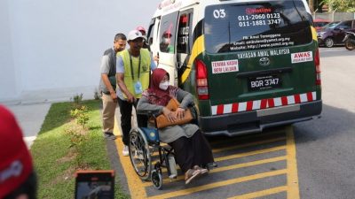 雙溪峇甲補選 | 中風婦女坐救護車出來投票
