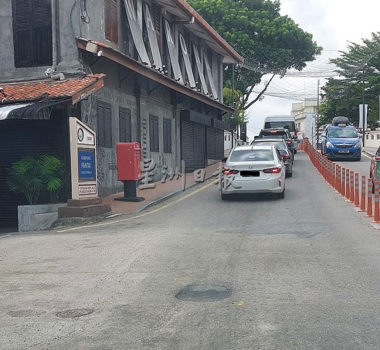 （古城封面副文）板底街路坑被鋪平