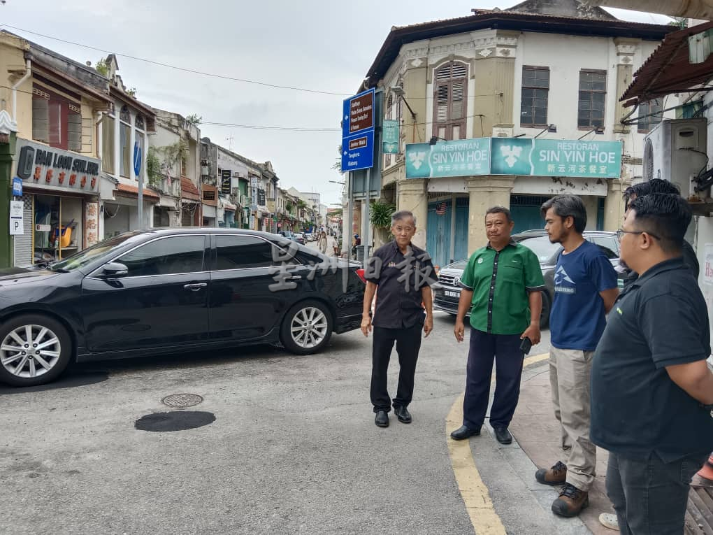 （古城封面副文）板底街路坑被鋪平