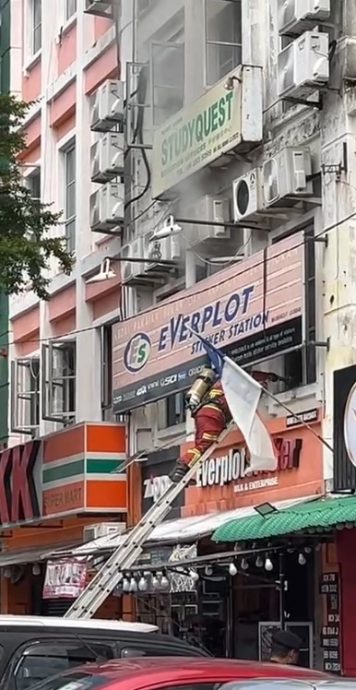 （古城版）皇冠廣場路三層樓高的店屋單位火災案，今日再添一亡魂