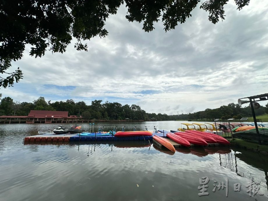 （古城第三版主文）爱极乐湖游乐设施损坏 公厕关闭维修逾3个月