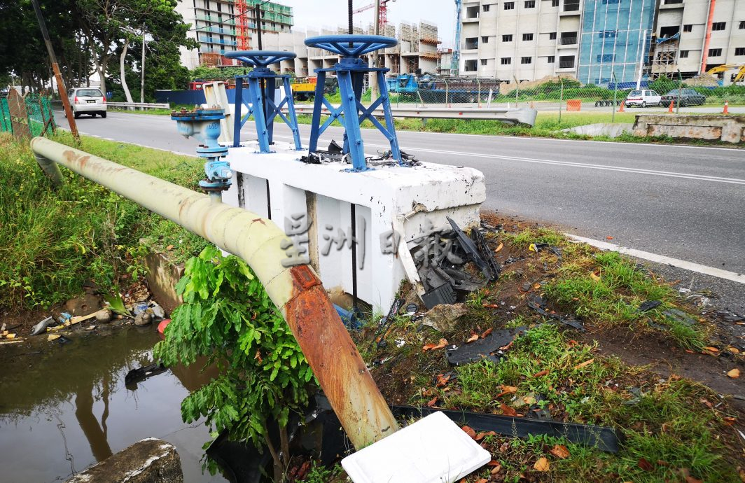 （古城第三版主文）車速快又遇上瓶頸，浮羅加東EXPLORER造船廠路口意外頻傳