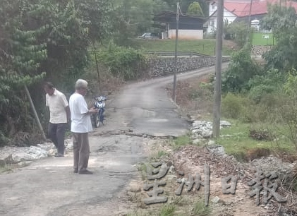 （古城第六版主文）甘榜畢蘇遇閃電水災，道路遭大面積破壞