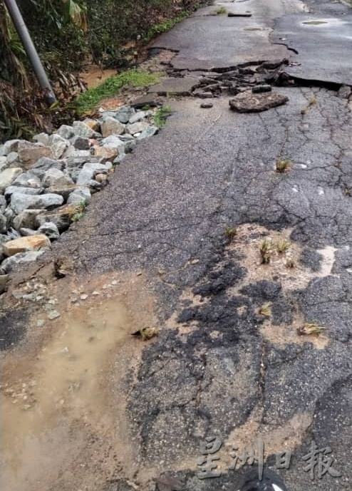 （古城第六版主文）甘榜畢蘇遇閃電水災，道路遭大面積破壞