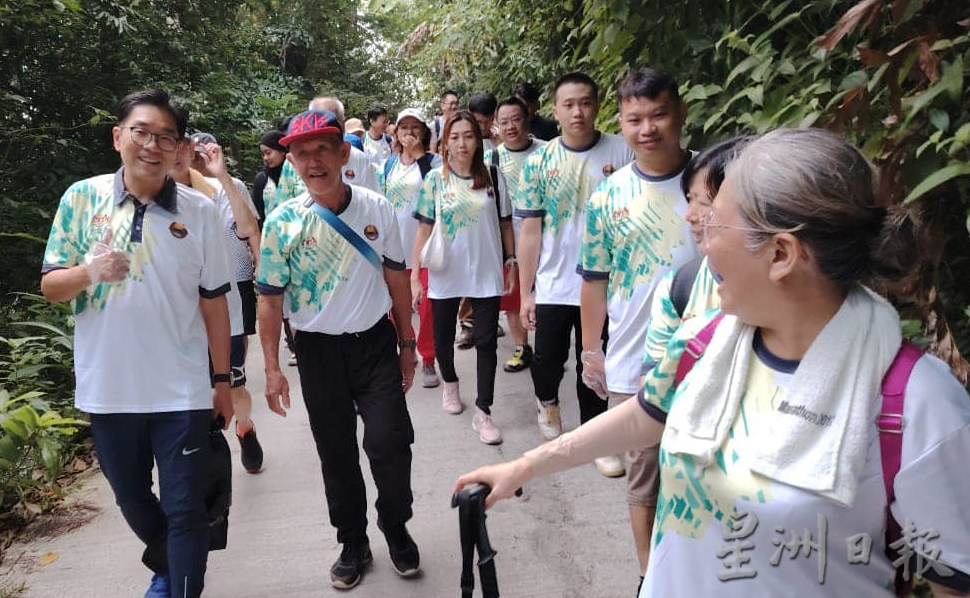 （大北马）沈志勤办“登山吃榴梿”活动，650人参与早餐吃榴梿