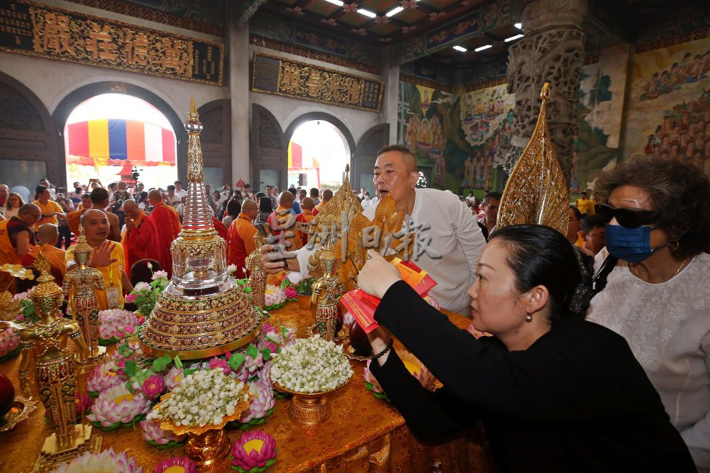 （大北马）泰佛陀手臂舍利供奉极乐寺，今开放一天供善信瞻仰顶礼