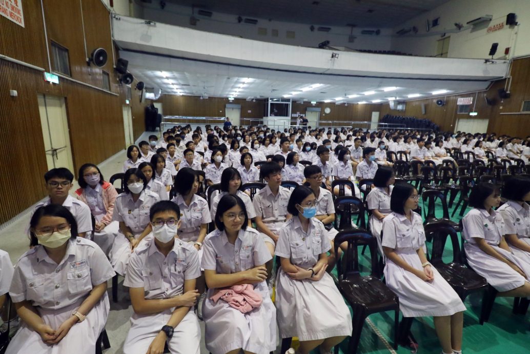 （已签发）柔：**教育版头**郑振贤：体育学艺表现优异，宽中三校学生可申请学费半免一年