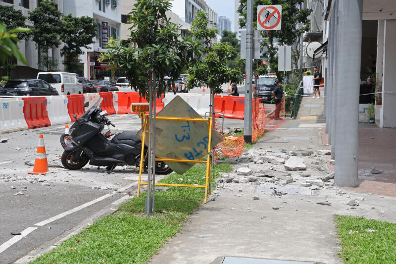 （已簽發）柔：獅城二三事：新公寓屋頂石灰塊脫落砸中摩托車  車主：摩托車剛買7個月