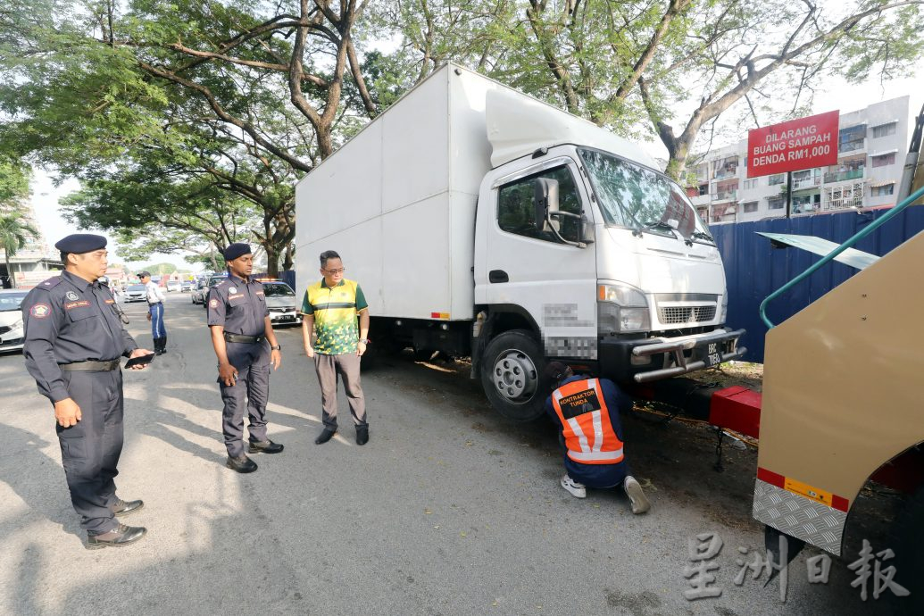 重型交通工具拖車行動