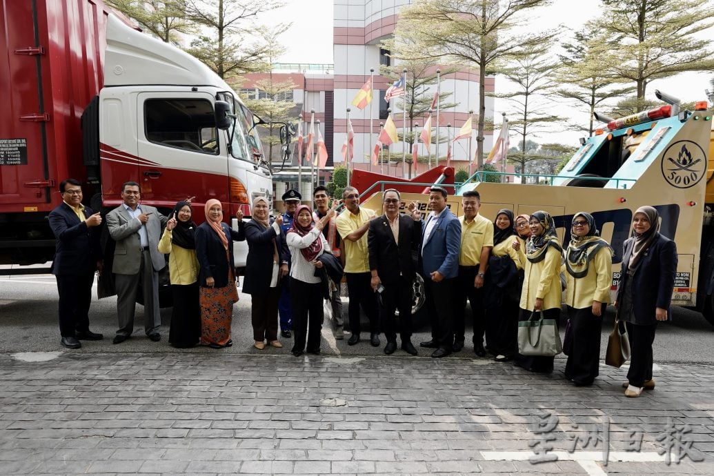 重型交通工具拖車行動