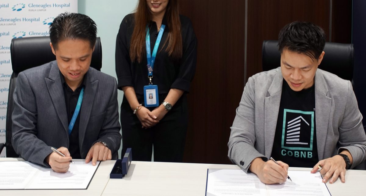 Leon Low, International Marketing Manager from Gleneagles (left) and Glenn Wong, CEO of COBNB (right), signing a momentous partnership agreement set to revolutionize healthcare innovation