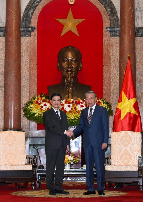 Hong Kong’s Chief Executive, Mr John Lee (left), meets with the President of Vietnam, Mr To Lam (right).