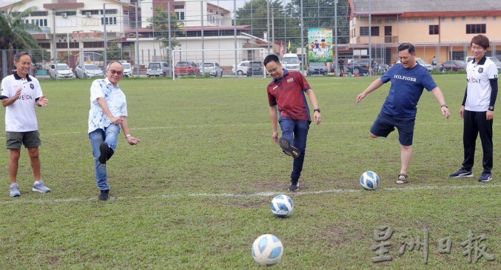 “2024年伟达少年杯”开踢  6中学队伍对决