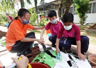 东：关丹双溪索培民“地球日”特殊生亲近大自然