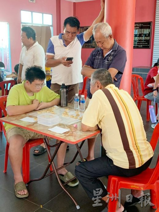 東：吉拉央村委會辦中國象棋比賽