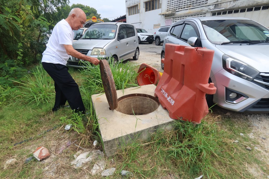 东：吉隆坡发生“道路噬人”事件，引发商家担心关丹的中央排污系统工程存隐忧，有商家投诉店铺结构受到相关工程影响，出现下陷情况