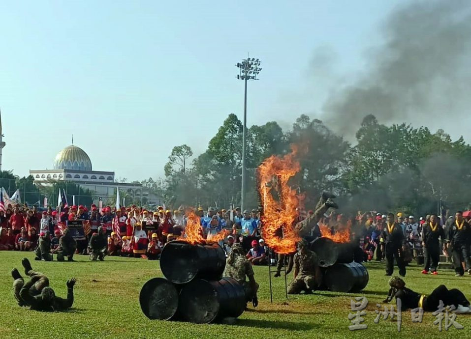 东：百乐县国庆庆典噱头多引人入胜