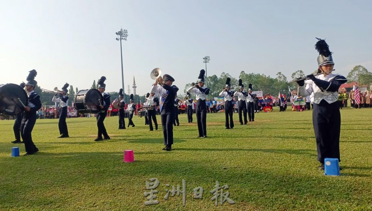 東：百樂縣國慶慶典噱頭多引人入勝