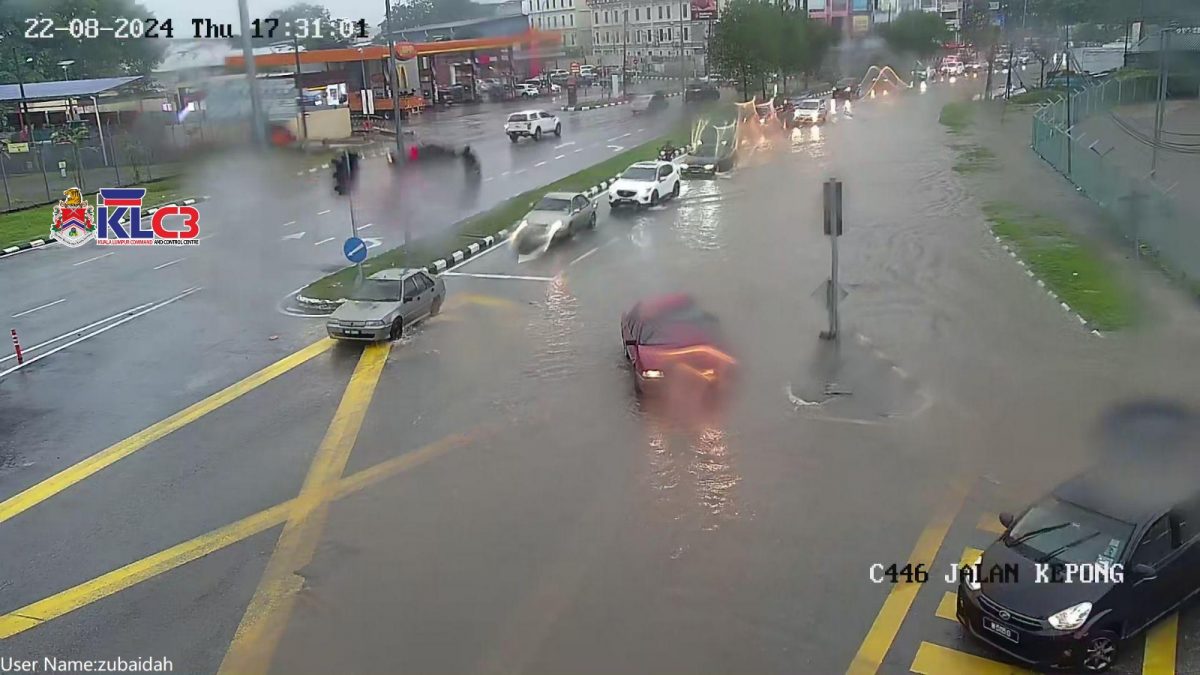 雲頂吉冷路土崩 吉隆坡多地積水