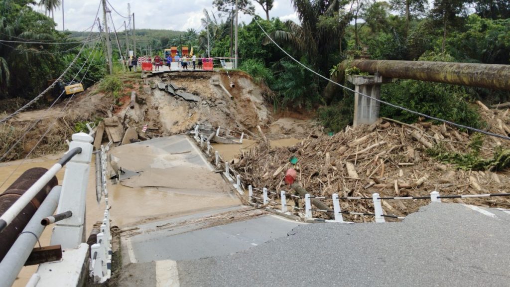 仕林河旧桥坍塌 去医院路途远 恐耽误抢救时间