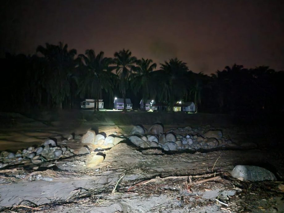 仕林河洪水致橋斷  19人生態公園露營受困