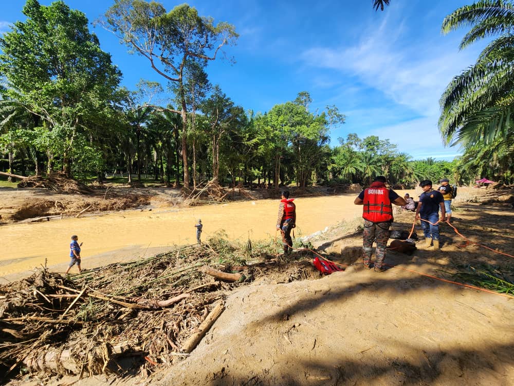 仕林河洪水致橋斷  19人生態公園露營受困