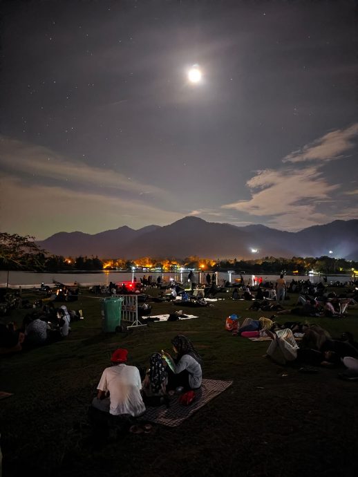 供星洲網：國家天文館連夜直播英仙座流星 網民：你有看見流星嗎？