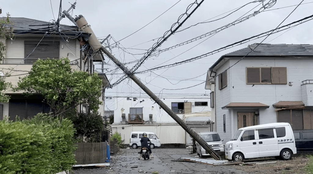 台风珊珊袭日本多区雨灾沦泽国 车场惊变泳池 全国6死逾百伤