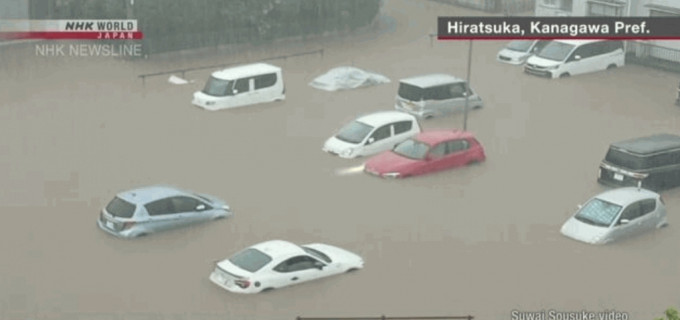 台风珊珊袭日本多区雨灾沦泽国 车场惊变泳池 全国6死逾百伤