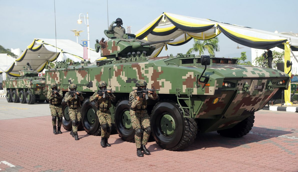 國慶日前夕遊行彩排 軍警裝甲車開眼界