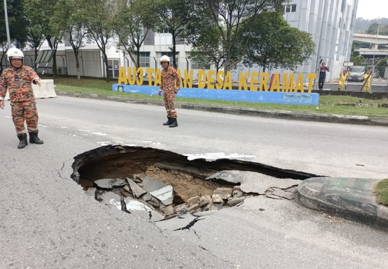 地质学家：事故不排除是地下排水系统或水管破裂问题而导致