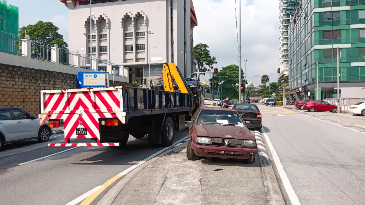 大都会／梁爱君巡视道路问题／9图