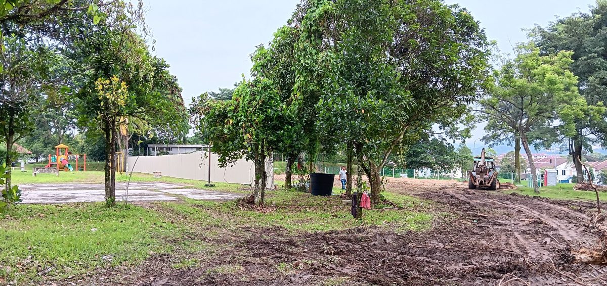 大都會/ME02頭／休閒公園大半土地或變花圃，居民收集簽名表反對／7圖