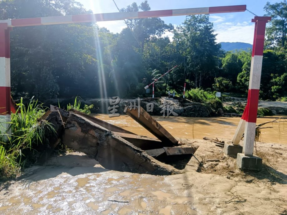 山洪暴发桥断灾黎急疏散 倾盆大雨2县受灾