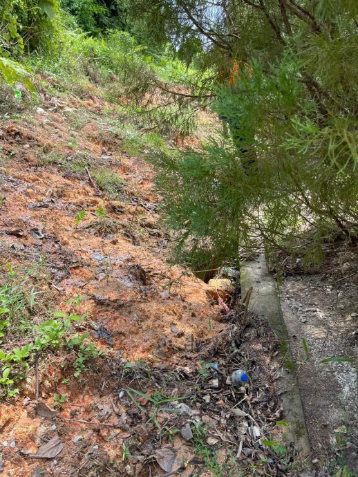 *已簽發* 柔：峇龍華山莊南路防土石流，將增建擋土牆重修水溝