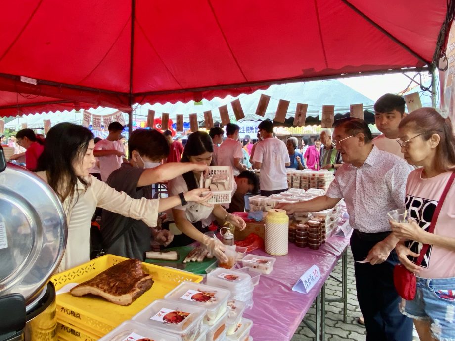 建议版头//大都会-巴生光华独中筹建综合大礼堂暨学生宿舍大楼基金义卖会  成功筹获百万