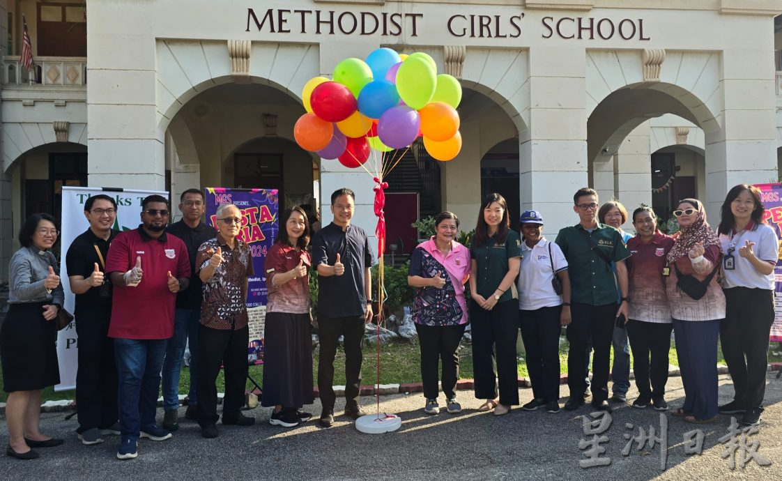 怡保女英华中学举办首届游艺会