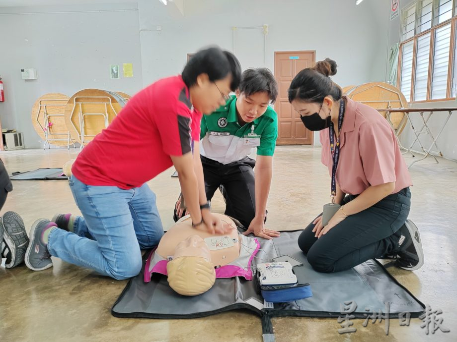 救人只有黄金4分钟 人人都可做CPR 别怕！