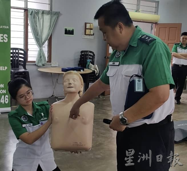 救人只有黄金4分钟 人人都可做CPR 别怕！