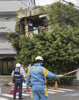 日本九州外海7.1级强震 鹿儿岛民宅崩塌