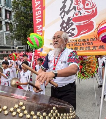 早报版本/独立67年第一次  国庆游行首次舞龙狮