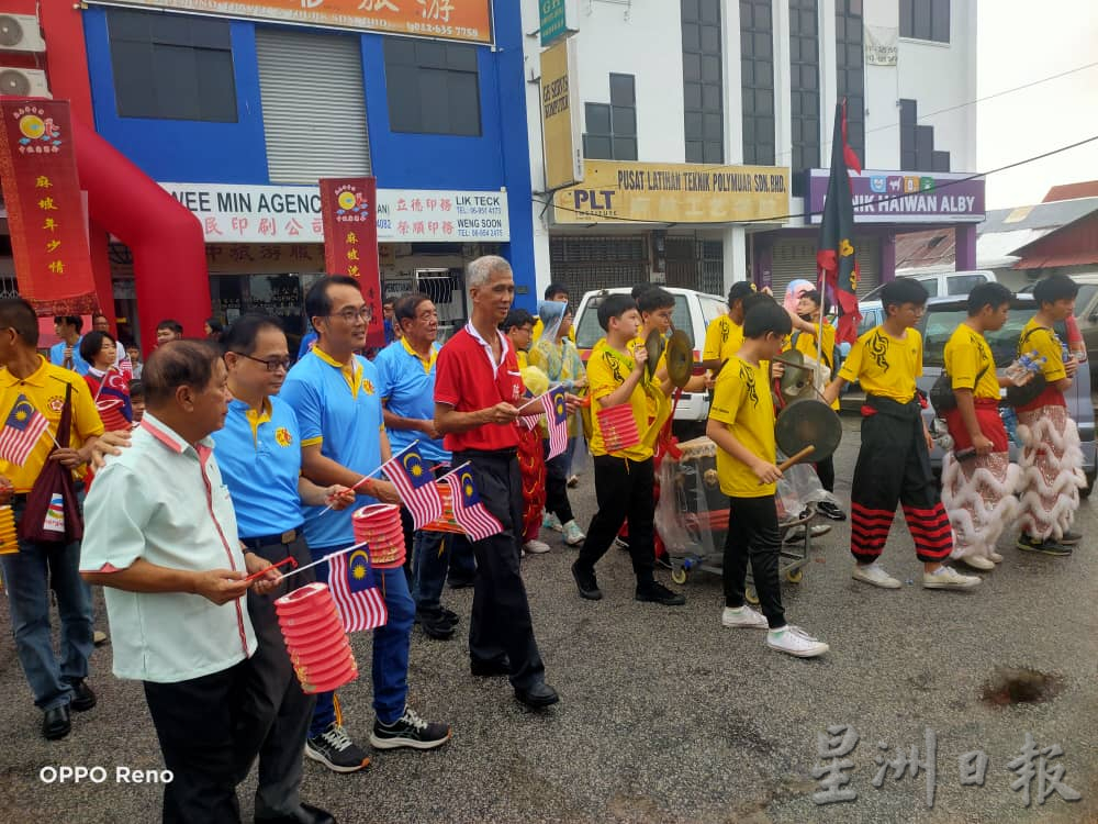 柔：第22届麻县华青团中秋园游会踩街造势 炒热中秋晚会气氛