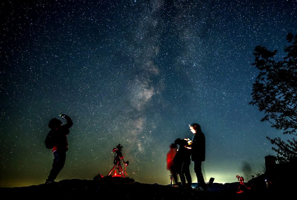 欧洲多地观测到英仙座流星雨