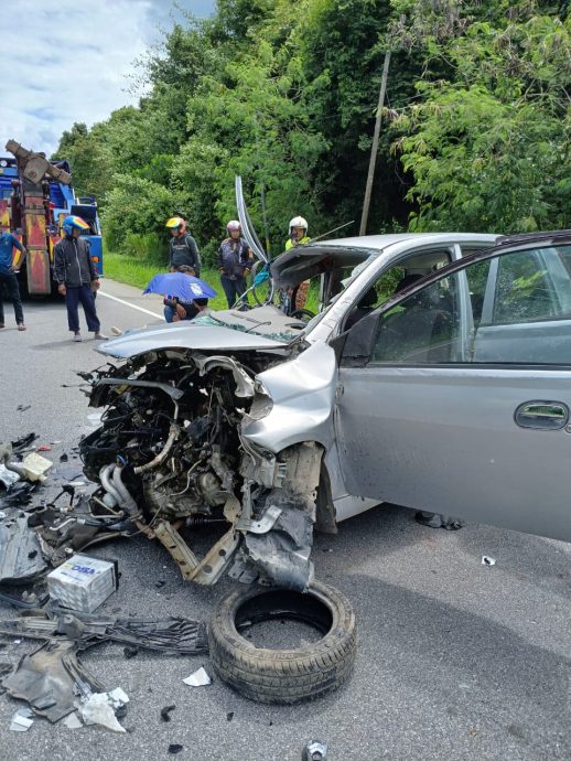 玲瓏士叻百加路 3車相撞車禍