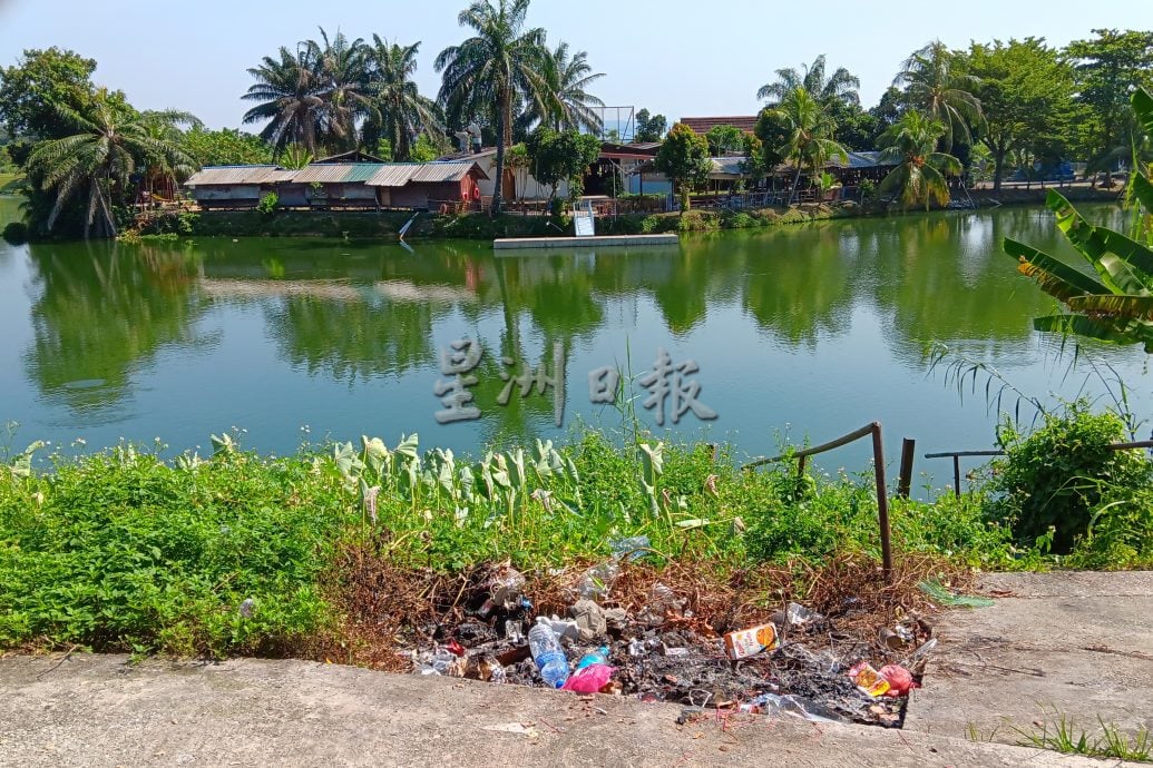 请签发-大都会／男子被赶出家门露宿湖景公园，湖边大小解又焚烧引居民不满／3图