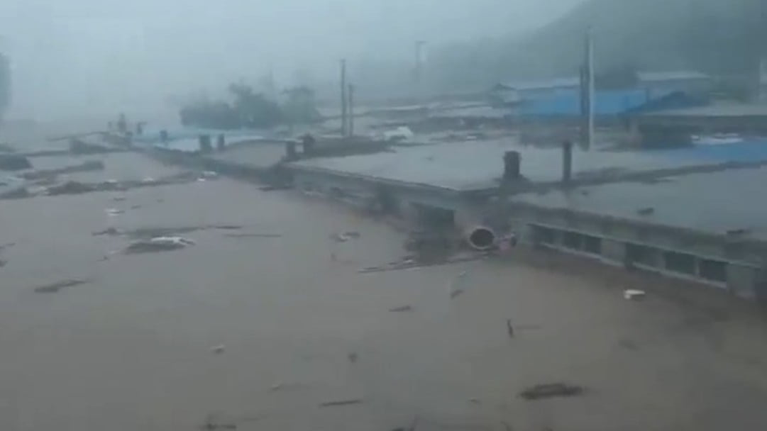 辽宁葫芦岛市降豪雨迁离6千余人 建昌县全境断讯