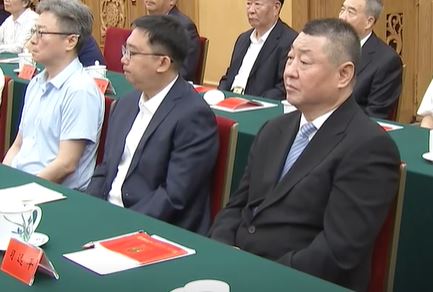 邓小平120周年冥诞｜邓家后人齐亮相　嫡孙邓卓棣惹关注